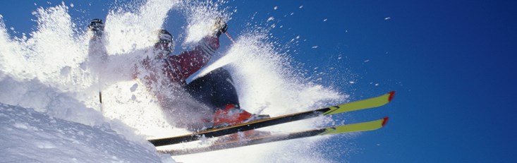 Skiing in Oslo, Norway. Only one hour from the city center of Oslo you will find fantastic slopes to have fun in. Combine city life and nature in Oslo, enjoy!