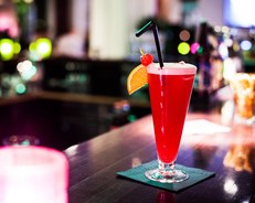 Nyt en drink