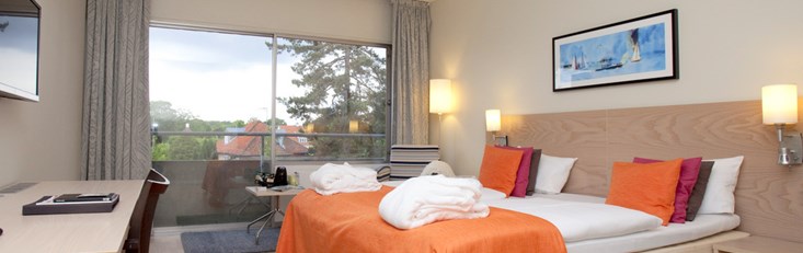 Light and bright First Lady room