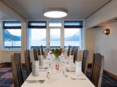 Restaurant med vakker utsikt mot sjøen