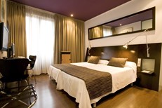 First Hotel Petit Palace Arana