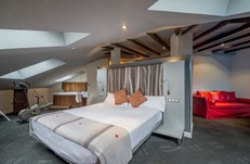 Quintuple Room