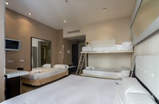 Quintuple Room