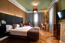 First Hotel Petit Palace Lealtad Plaza