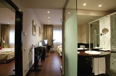 Quintuple Room