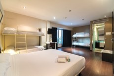 First Hotel Petit Palace Triball