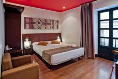 First Hotel Petit Palace Marques Santa Ana