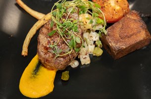 Fantastisk storferett på Brasserie Skagen Hotel. Bilde.