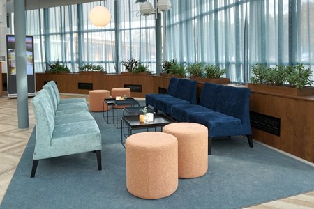 Fin lobby First Hotel Jönpöing. Bilde.