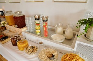 Frokostbuffet på Skagen Motel. Bilde.