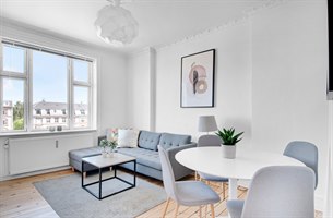 Moderne design stue hotellleilighet. Bilde.