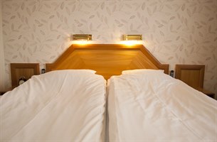 Komfort twin rom Hotel Kung Gosta. Bilde.
