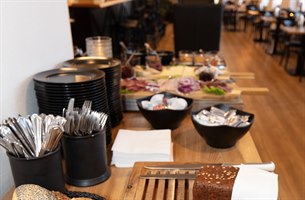 Sunt havregrøt frokostbuffé. Bilde.