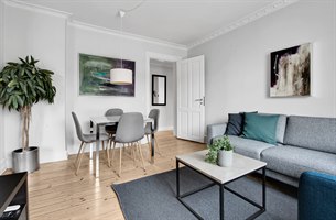 Moderne møbler toromsleilighet Indre Østerbro. Bilde.