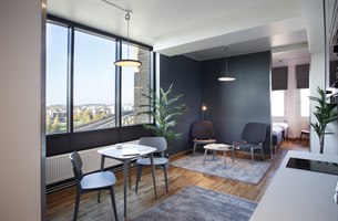 Stue Studio A+ leilighet studiohotellet Kista. Bilde.