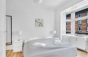 Treroms leilighet Frederiksberg. Bilde.