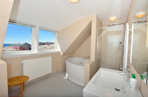 Leilighet Penthouse med bad. Bilde.