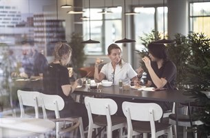 Kantine studiohotellet med fin utsikt. Bilde.