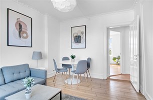 Moderne design stue hotellleilighet. Bilde.