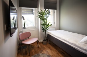 Lite rom the studio hotel Kista. Bilde.