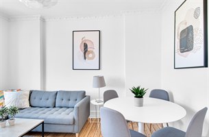 Moderne design stue hotellleilighet. Bilde.
