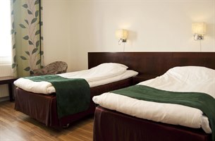 Standard twin rom Hotel Kung Gosta. Bilde.