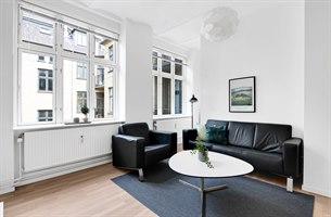 Stue hotell leilighet Indre By. Bilde.