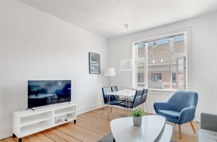 Moderne design stue hotellleilighet. Bilde.
