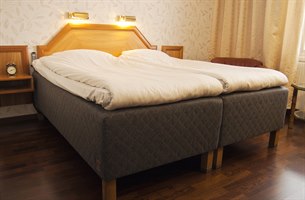 Komfort twin rom Hotel Kung Gosta. Bilde.