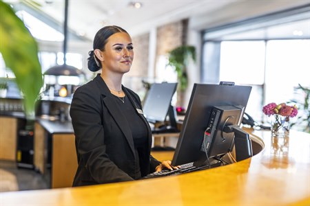 First Hotel Planetstaden resepsjon. Bilde.