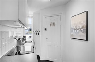 Kjøkken to roms leilighet Vesterbro. Bilde.