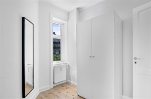 Treroms leilighet Frederiksberg. Bilde.