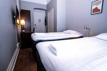 Twin-rom Queens Hotel. Bilde.
