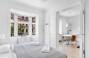Treroms leilighet Frederiksberg. Bilde.