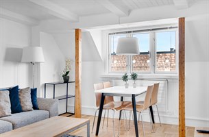 Moderne og fin stue hotell leilighet. Bilde.