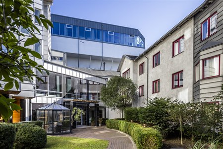 Hotellets ganghage. Bilde.