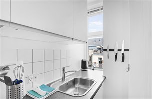 Kjøkken to roms leilighet Vesterbro. Bilde.