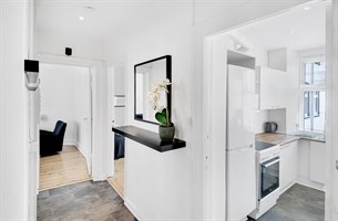 Treroms leilighet Frederiksberg. Bilde.