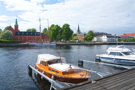 Nissan og Halmstad slott. Bilde.