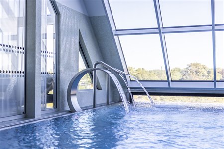 Fint svømmebasseng på First Hotel. Bilde.