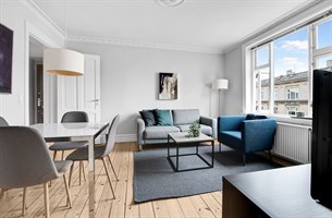 Moderne møbler toromsleilighet Indre Østerbro. Bilde.