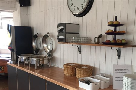 Frokostbuffet på Hotell E10 Kiruna. Bilde.