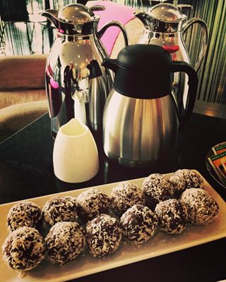Uhmmmm, vores Souschef's lækre hjemmelavet romkugler - dem skal vores gæster ikke snydes for👍👩‍🍳🔆👏 Velkommen på weekend hos os🛎
#romkugler #homemade #firsthotelkolding #yoursecondhome #weekends #weloveourguests #kaffeogkage - 11.08.2024 12:40:03