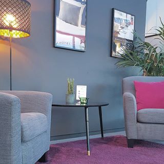 Vi har piffat upp lobbyn med ett par nya fåtöljer! Fina va? 🛋
#firsthoteljonkoping #firsthotels #jönköping #sharejkpg #jkpg #visitjönköping #jonkoping #hotel #hotell #lobby #yoursecondhomeisfirst - 18.04.2025 05:17:11