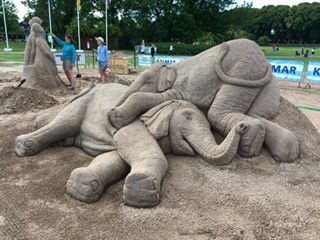 Ni missar väl inte sandskulptursfestivalen i Kalmarsund? Spring dit och kika så att ni inte missar dem ☀️Dem är SÅ häftiga! - 13.07.2024 19:28:14
