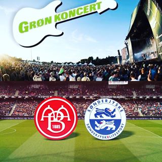 !!KONKURRENCE!! 😄
Kan du ikke forestille dig noget bedre end at tilbringe din søndag med at se fodbold og derefter nyde god musik? 
Du har nu chancen for at vinde 2 VIP- billetter til Superliga kampen Aab- Sønderjyske på søndag d. 23 juli. Billetterne inkluderer spisning. ⚽🏆
Herefter kan i tage videre til Grøn Koncert da vi også udlover 2 billetter hertil. 🎶😎 Alt du skal gøre er, at like opslaget og skrive i kommentaren hvem du vil invitere med hvis du vinder. 🎫😊 #firsthotelaalborg #aalborg #konkurrence #hotel #travel #aab #grønkoncert - 18.07.2024 13:26:40